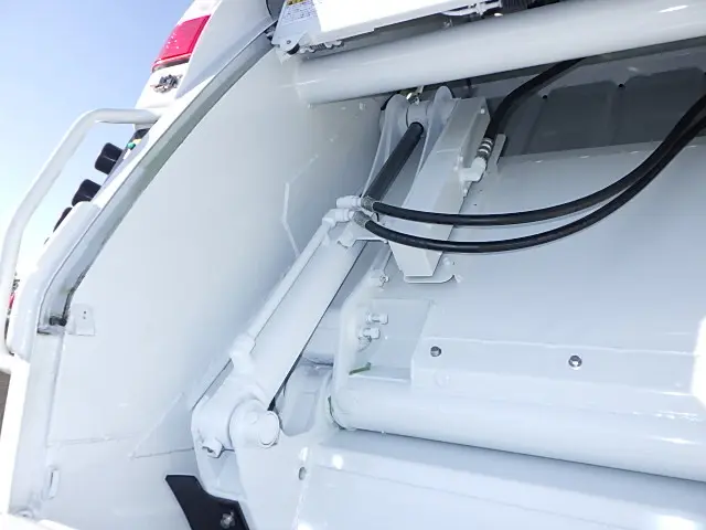 三菱 キャンター 2PG-FEB90(2WD)の写真8