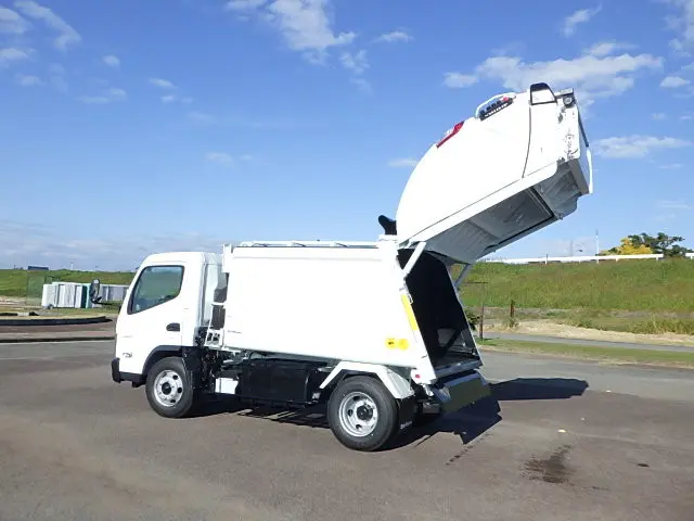 三菱 キャンター 2PG-FEB90(2WD)の写真9