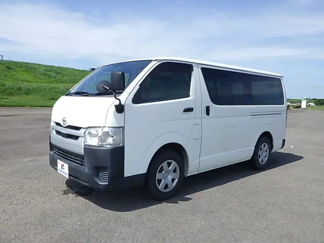 トヨタ レジアスエース QDP-GDH201V(2WD)の写真1