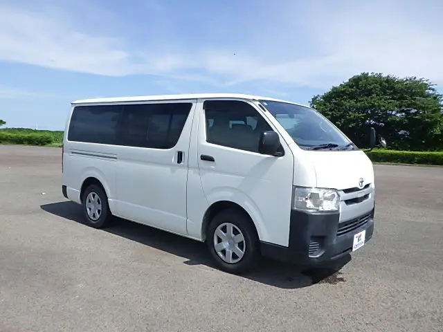トヨタ レジアスエース QDP-GDH201V(2WD)の写真2