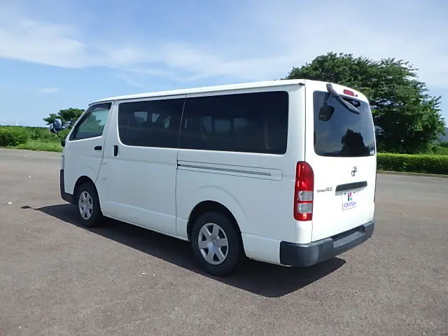 トヨタ レジアスエース QDP-GDH201V(2WD)の写真3