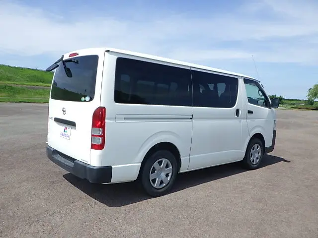 トヨタ レジアスエース QDP-GDH201V(2WD)の写真4