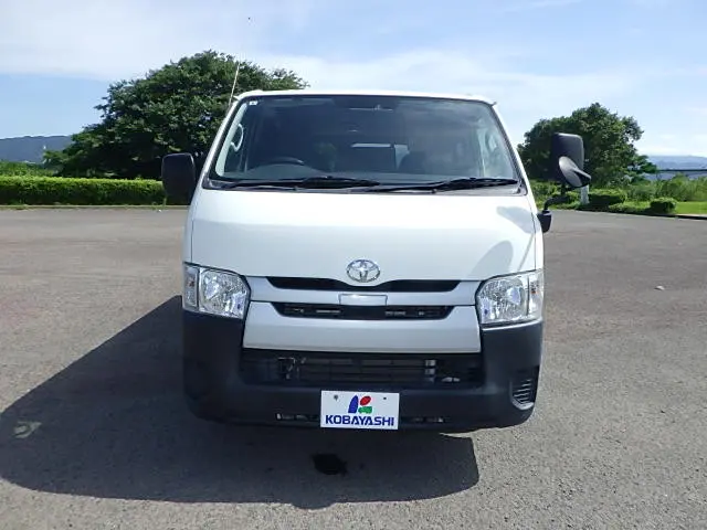 トヨタ レジアスエース QDP-GDH201V(2WD)の写真5