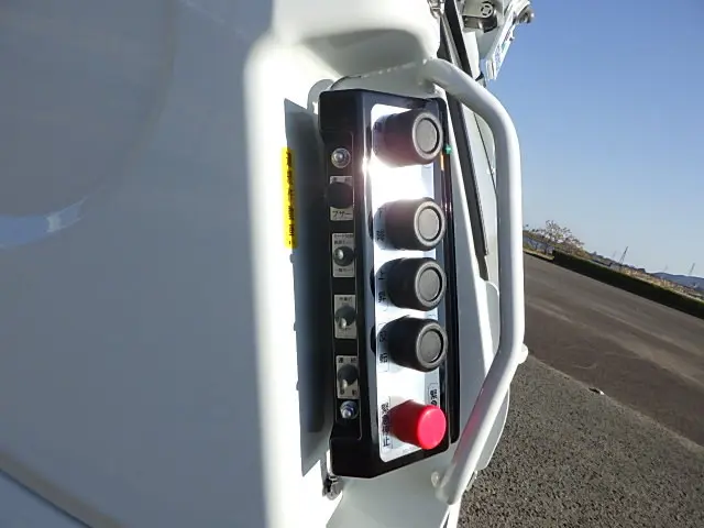 三菱 キャンター 2PG-FEB90(2WD)の写真14