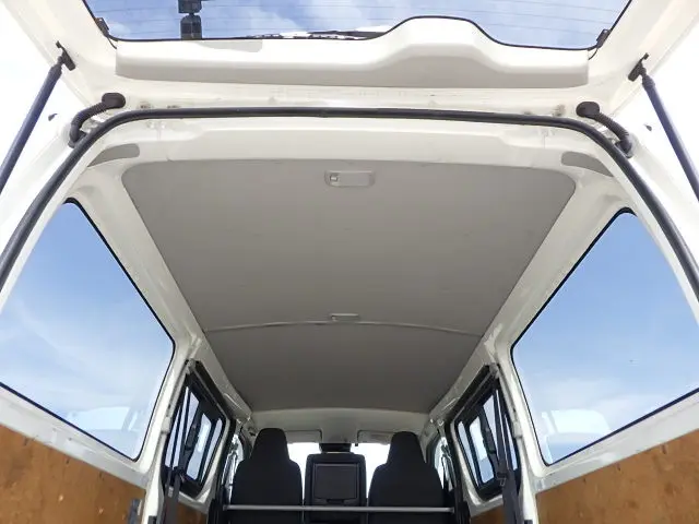 トヨタ レジアスエース QDP-GDH201V(2WD)の写真15
