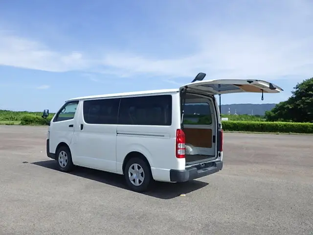 トヨタ レジアスエース QDP-GDH201V(2WD)の写真17