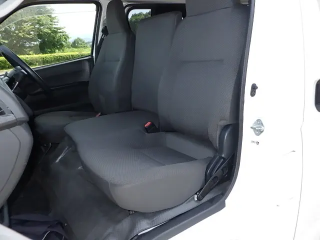 トヨタ レジアスエース QDP-GDH201V(2WD)の写真18