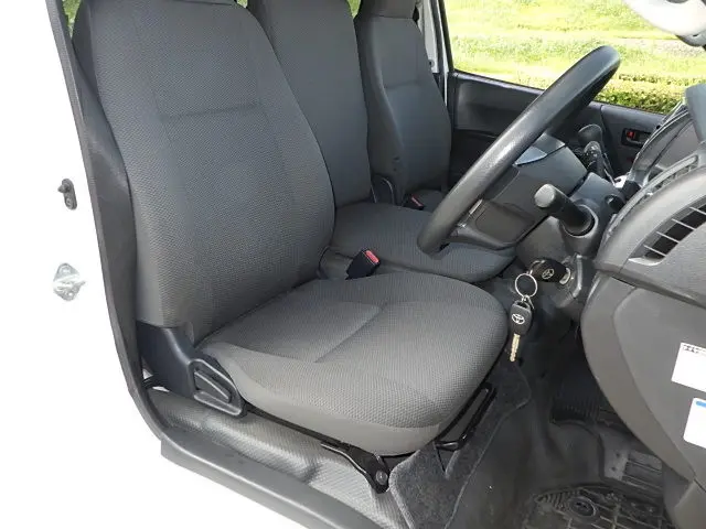 トヨタ レジアスエース QDP-GDH201V(2WD)の写真19