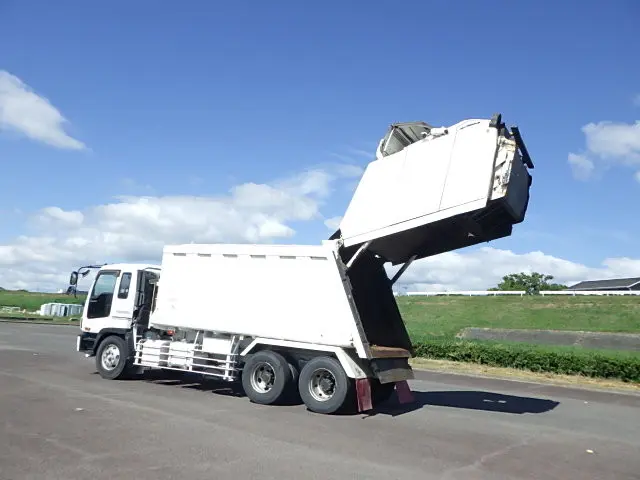 いすゞ ギガ KL-CYM73Q3(6x2)の写真8