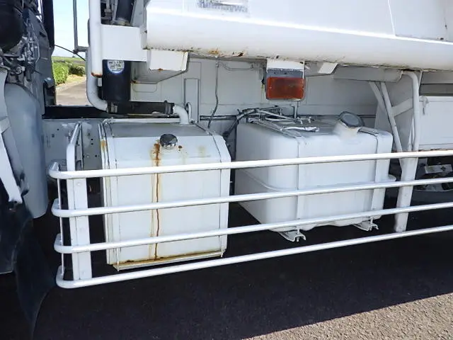 いすゞ ギガ KL-CYM73Q3(6x2)の写真17