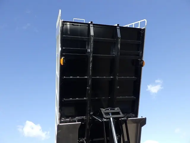 日野 プロフィア 2DG-FS1AJE(6x4)の写真14