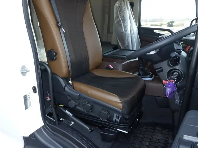 日野 プロフィア 2DG-FS1AJE(6x4)の写真27