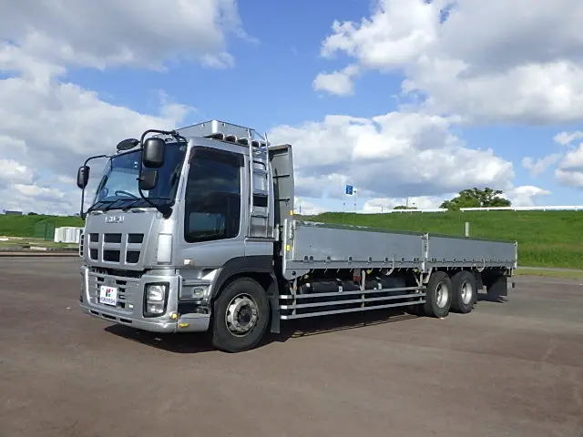 いすゞ ギガ QKG-CYL77A(6x4)の写真1