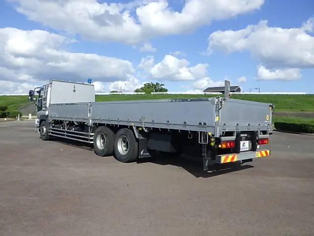 いすゞ ギガ QKG-CYL77A(6x4)の写真3