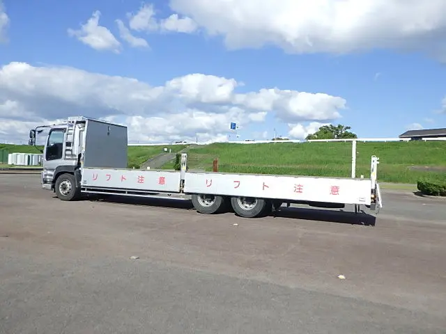 いすゞ ギガ QKG-CYL77A(6x4)の写真5