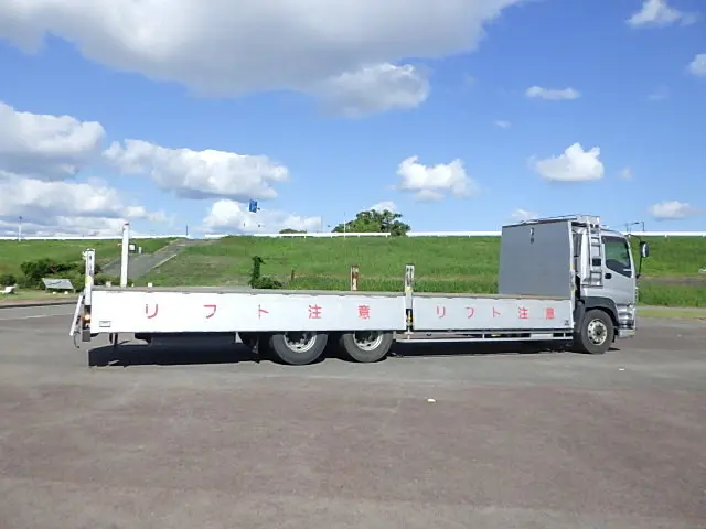 いすゞ ギガ QKG-CYL77A(6x4)の写真6