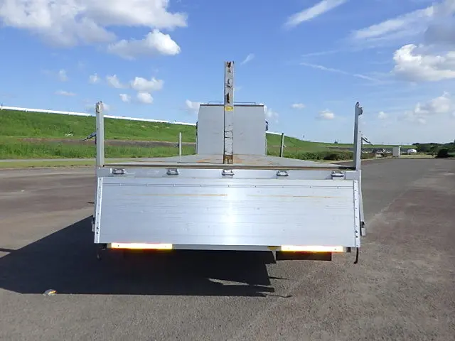 いすゞ ギガ QKG-CYL77A(6x4)の写真7