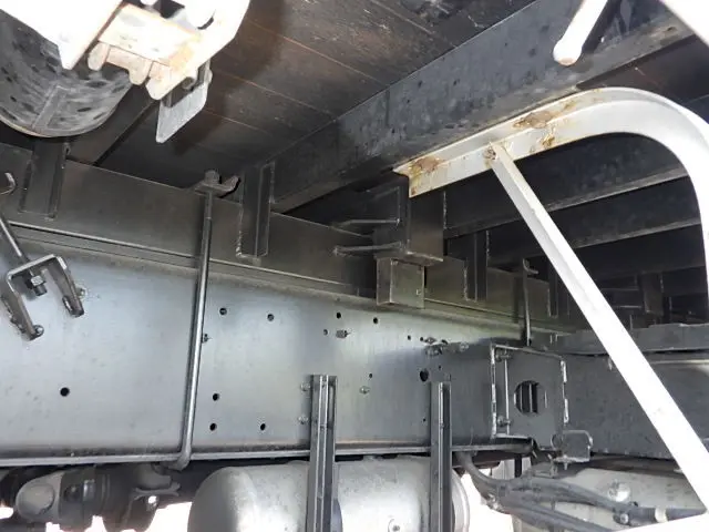 いすゞ ギガ QKG-CYL77A(6x4)の写真13