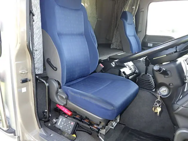 いすゞ ギガ QKG-CYL77A(6x4)の写真26