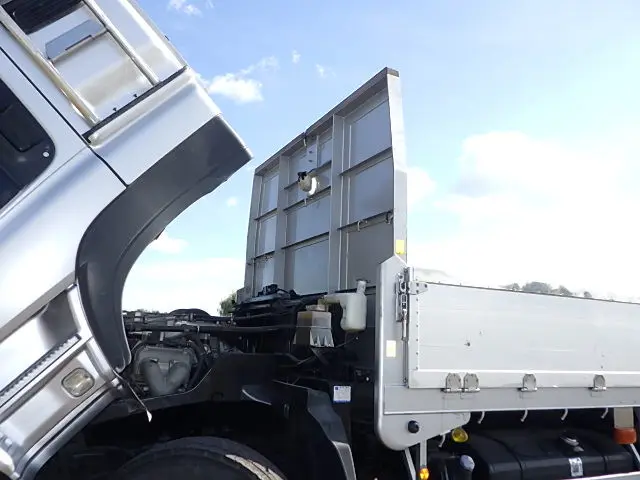 いすゞ ギガ QKG-CYL77A(6x4)の写真27