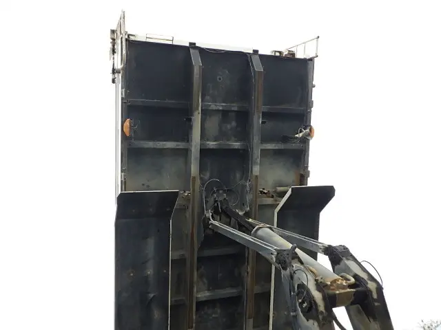 UD クオン QKG-CW5XL(6x4)の写真12