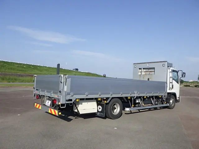 いすゞ フォワード 2RG-FRR90T2(2WD)の写真4