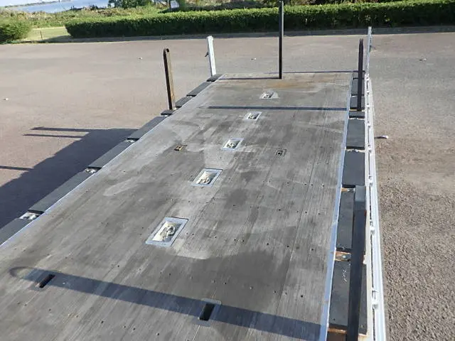 いすゞ フォワード 2RG-FRR90T2(2WD)の写真10