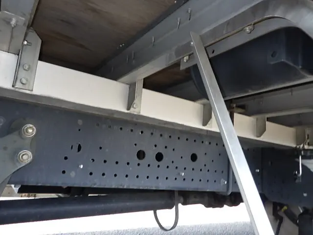 いすゞ フォワード 2RG-FRR90T2(2WD)の写真15