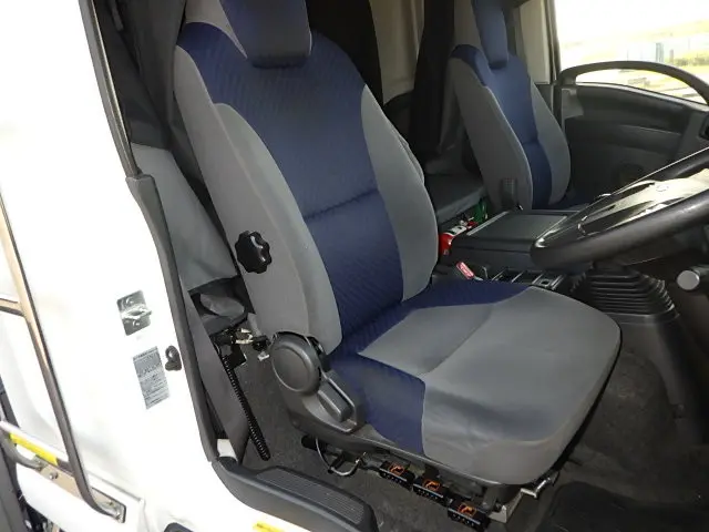 いすゞ フォワード 2RG-FRR90T2(2WD)の写真27