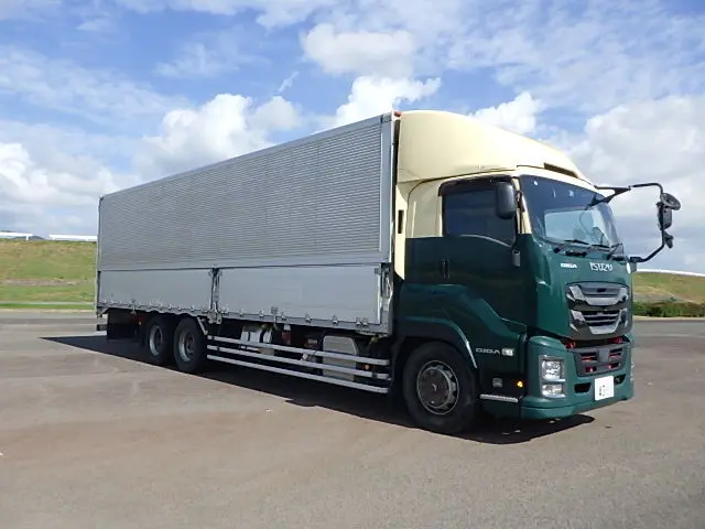 いすゞ ギガ QPG-CYL77B(6x2)の写真2