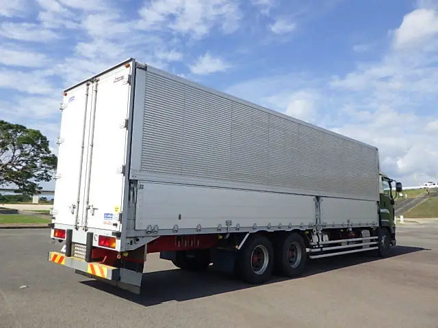 いすゞ ギガ QPG-CYL77B(6x2)の写真4