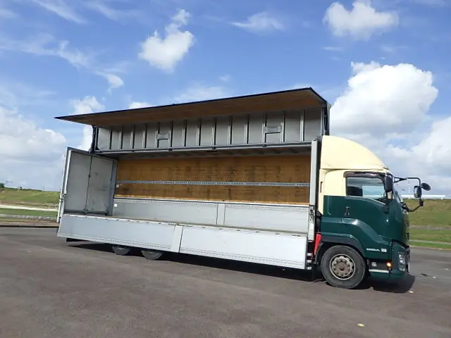 いすゞ ギガ QPG-CYL77B(6x2)の写真7