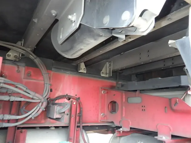 いすゞ ギガ QPG-CYL77B(6x2)の写真13