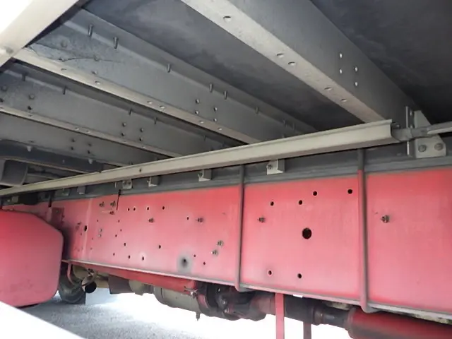 いすゞ ギガ QPG-CYL77B(6x2)の写真15