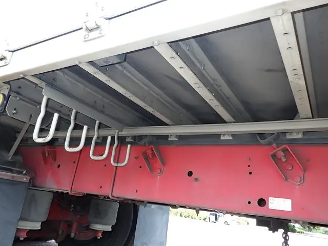いすゞ ギガ QPG-CYL77B(6x2)の写真16