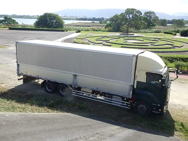 いすゞ ギガ QPG-CYL77B(6x2)の写真22