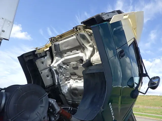 いすゞ ギガ QPG-CYL77B(6x2)の写真31