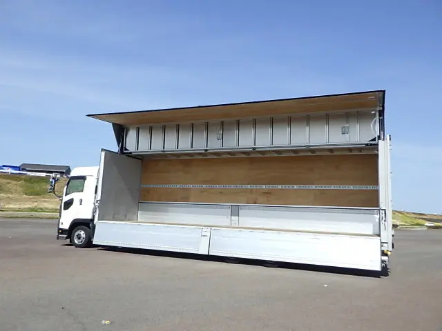 いすゞ ギガ 2KG-CYJ77C(8x4)の写真5