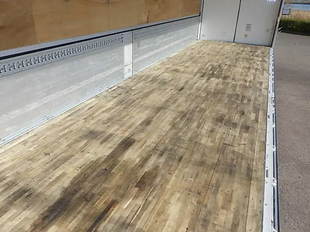 いすゞ ギガ 2KG-CYJ77C(8x4)の写真8