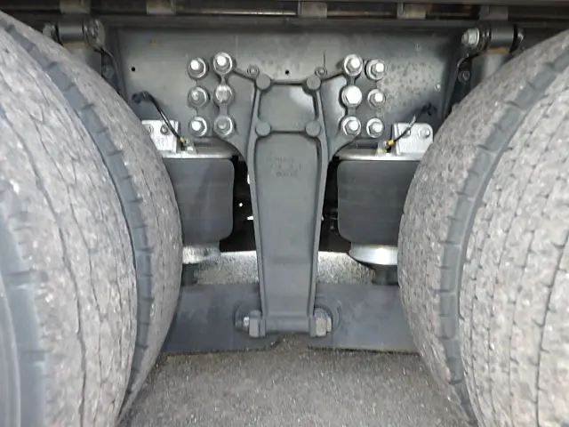 いすゞ ギガ 2KG-CYJ77C(8x4)の写真21