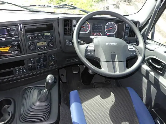 いすゞ ギガ 2KG-CYJ77C(8x4)の写真26