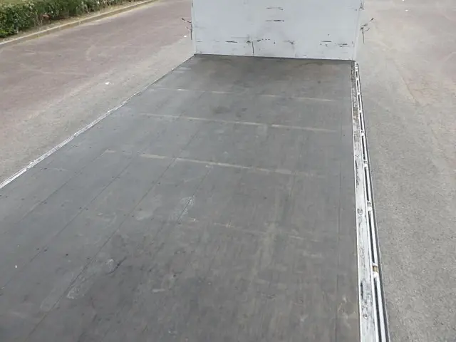 いすゞ フォワード 2RG-FRR90S2(2WD)の写真7