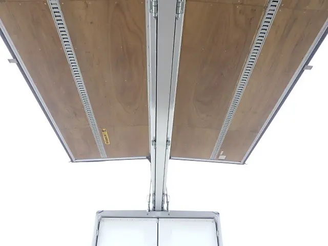 いすゞ フォワード 2RG-FRR90S2(2WD)の写真10