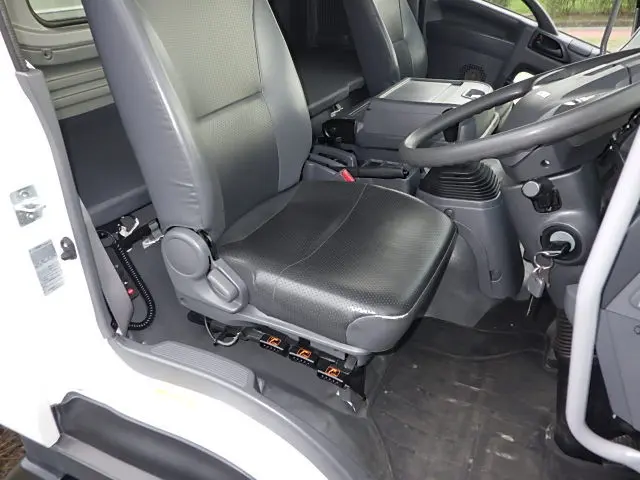 いすゞ フォワード 2PG-FRR90T2(2WD)の写真27