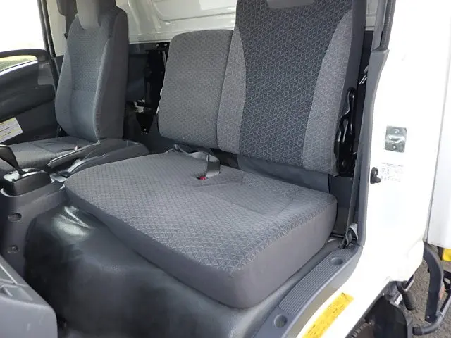 いすゞ エルフ 2RG-NPR88AN(2WD)の写真23