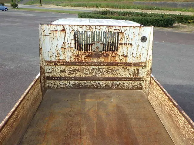 いすゞ エルフ BDG-NKR85AN(2WD)の写真5