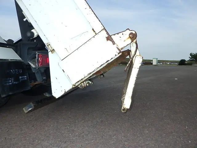 いすゞ エルフ BDG-NKR85AN(2WD)の写真8