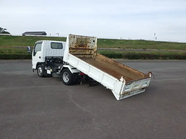 いすゞ エルフ BDG-NKR85AN(2WD)の写真10