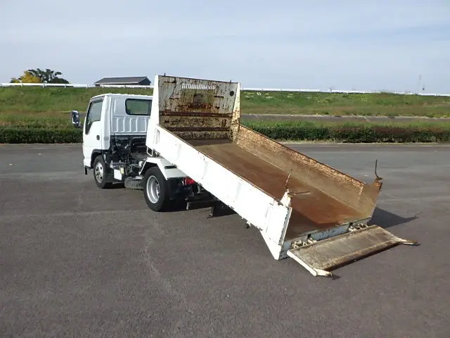 いすゞ エルフ BDG-NKR85AN(2WD)の写真11