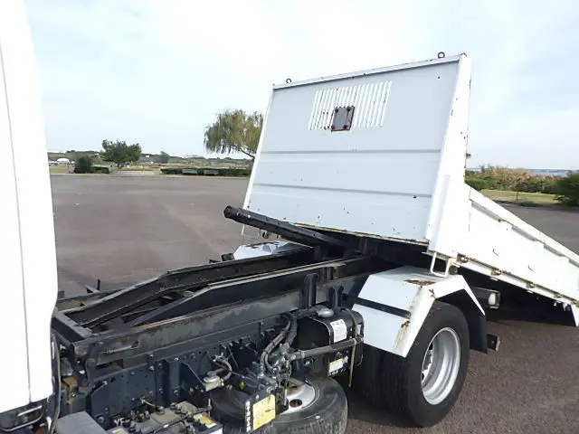 いすゞ エルフ BDG-NKR85AN(2WD)の写真12